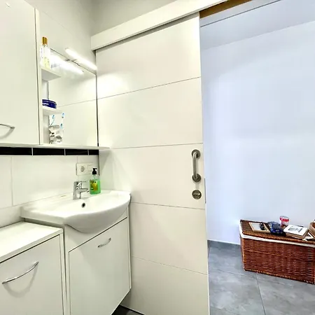 One Bedroom With Wifi, Pool In Tenerife South דירה