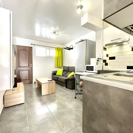 One Bedroom With Wifi, Pool In Tenerife South דירה *